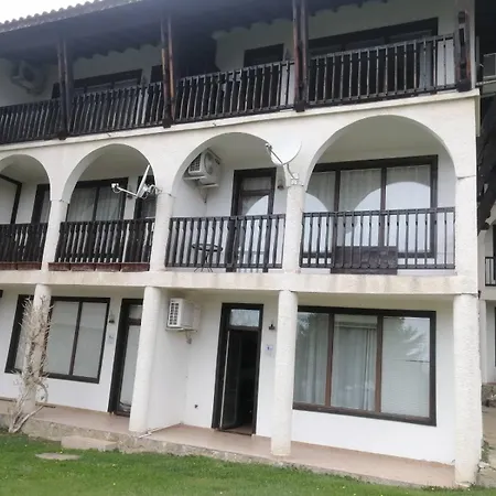 Monastery Seafront Apartman *